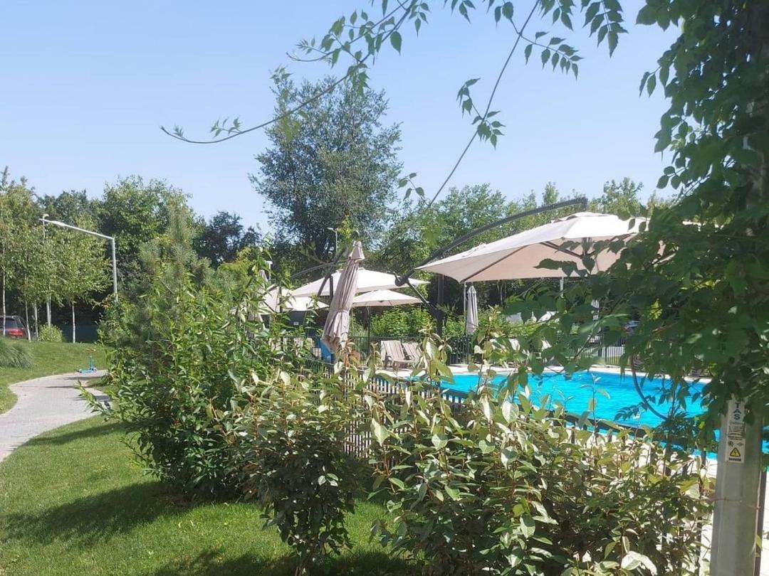 Atria Urban Resort Bucureşti Ngoại thất bức ảnh